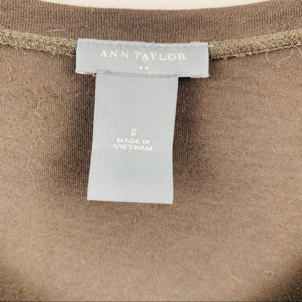 Ann Taylor Flower Embellished Top, Size S - Picture 3 of 4